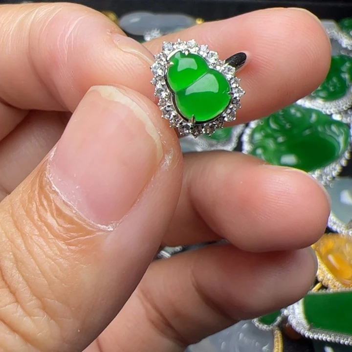 翡翠18K金镶嵌戒指