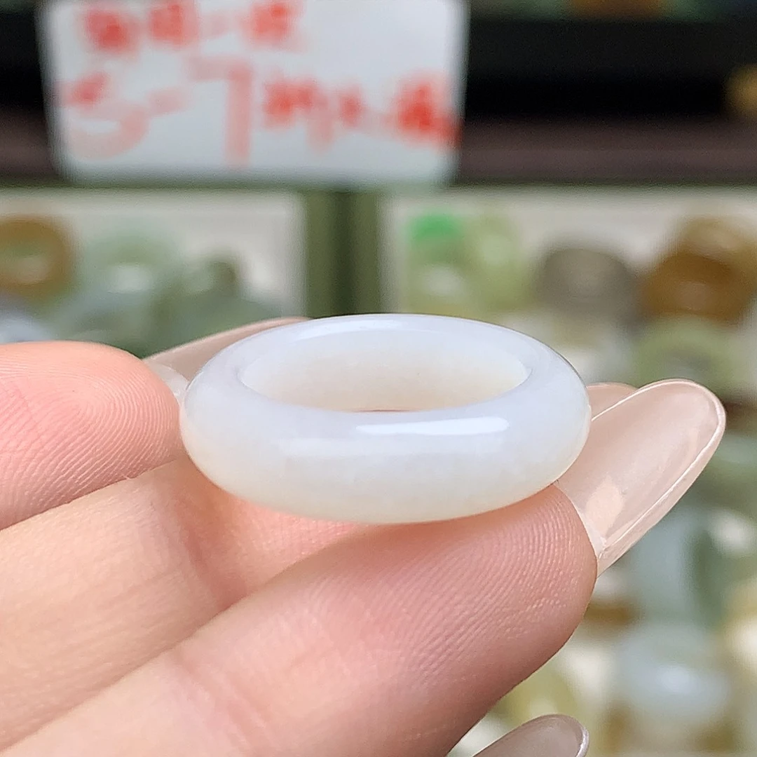 未镶嵌戒指和田玉