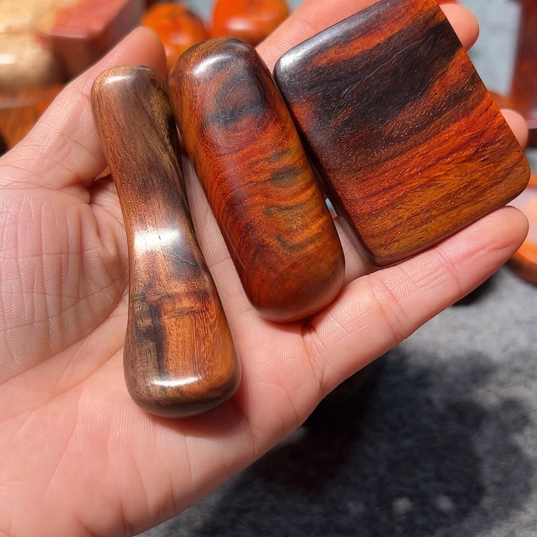 人***何交趾黄檀（大红酸枝）