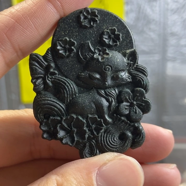 泥塑黑龙涎梅花九尾狐牌子