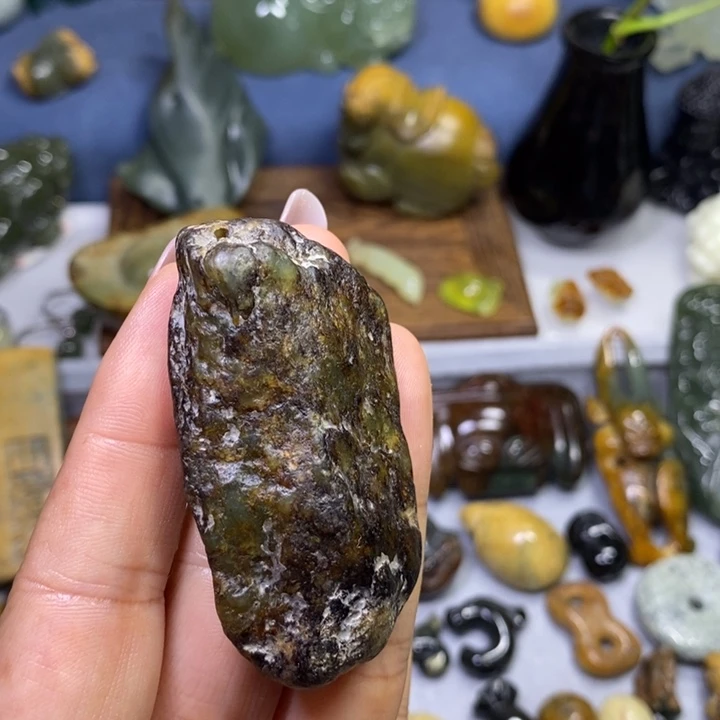 岫岩河磨玉（透闪石质玉）未镶嵌把件