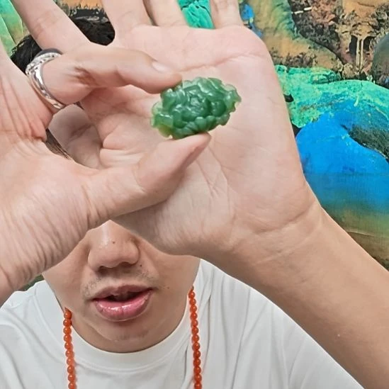 和田玉未镶嵌颈饰萝**子