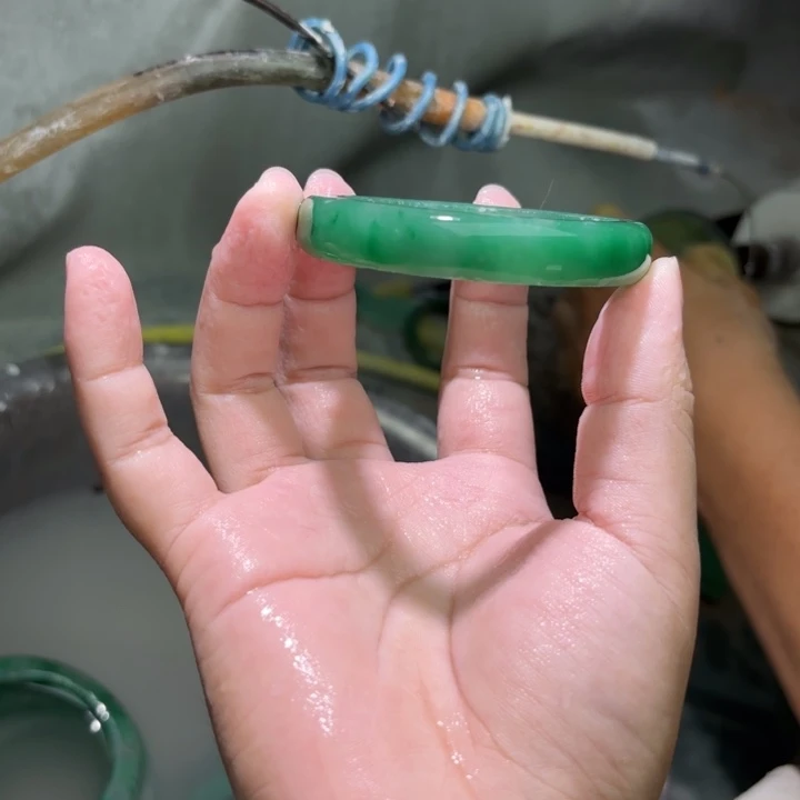 ****࿐石英质玉手镯未镶嵌定制