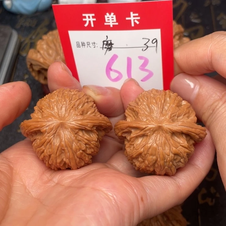 吊坠桃核文玩了吗