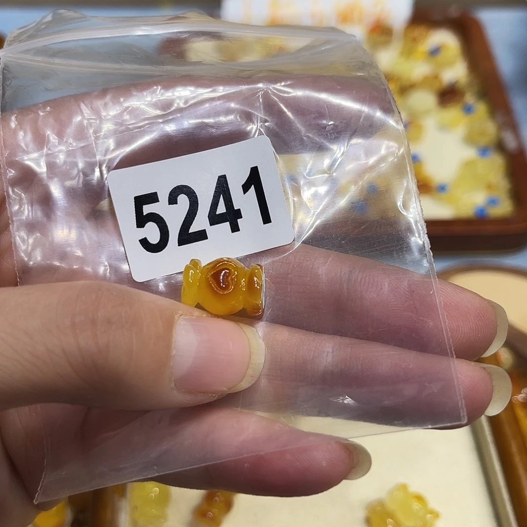 琥珀未镶嵌珠宝奇石