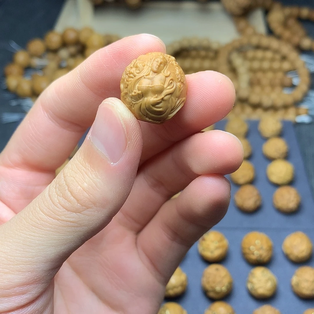 牛***律吊坠猴头核桃九尾狐