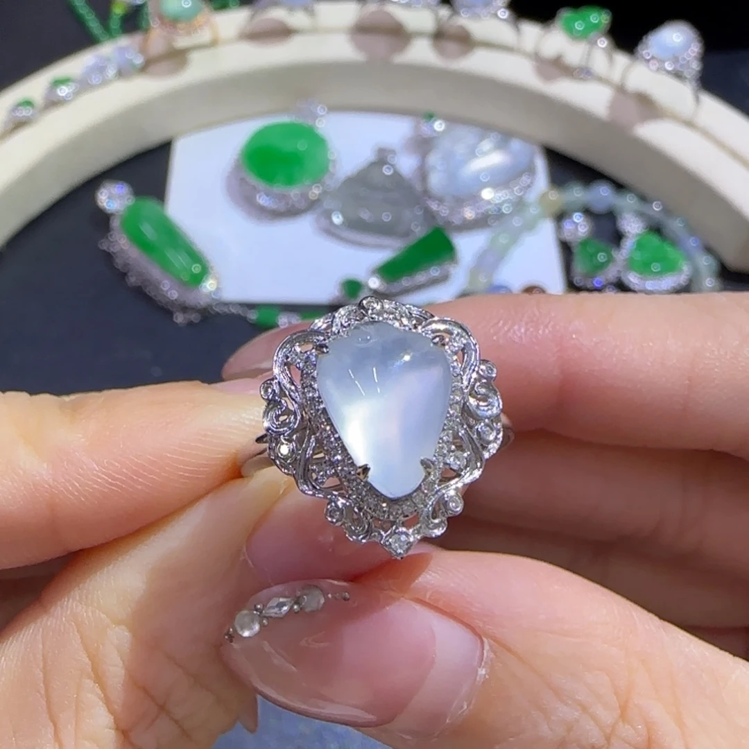 雅***沁翡翠18K金镶嵌颈饰精品