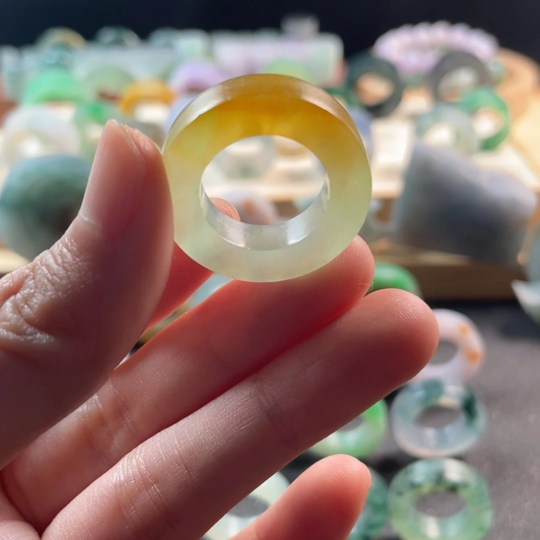 定制翡翠未镶嵌骁*戒指