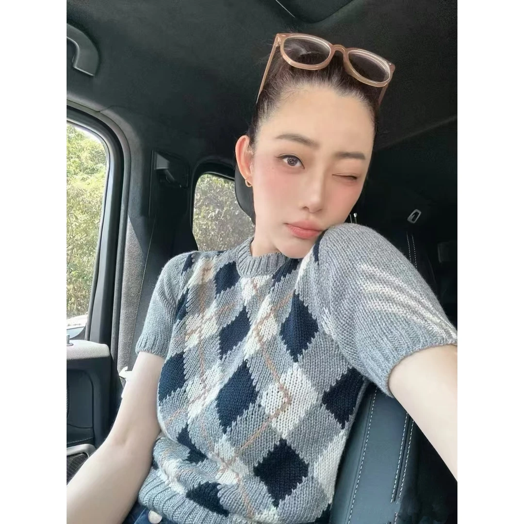 9271# 铁三角 复古英伦风菱格纹针织短袖