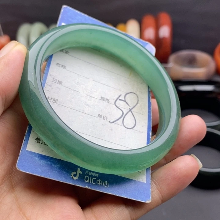 未镶嵌手镯石英质玉