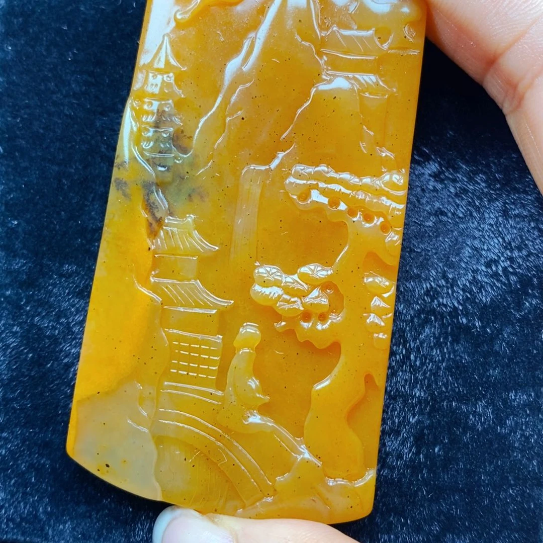 未镶嵌石英质玉（黄龙玉）颈饰