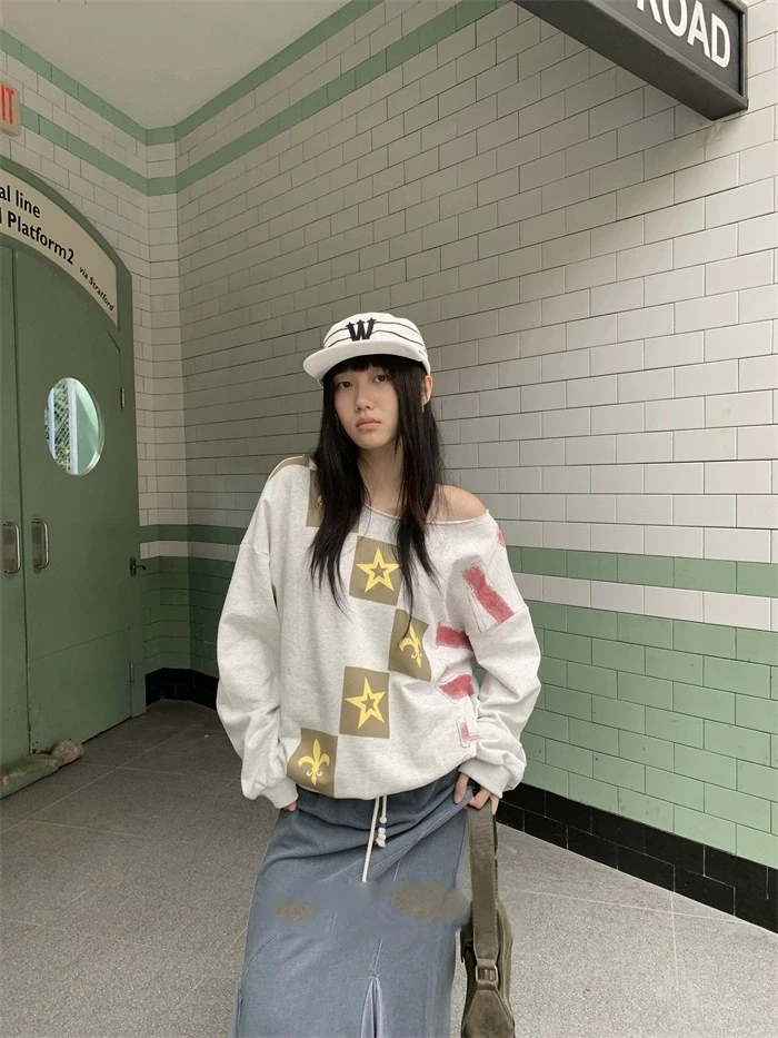 花生酱  街头复古斜领露肩星星印花上衣宽松休闲显瘦百搭卫衣