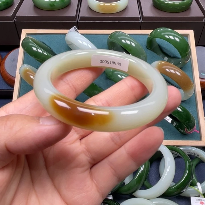 未镶嵌手镯和田玉5556