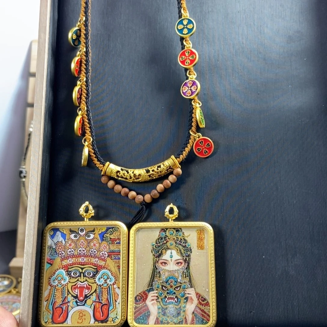 吊坠咔***3美丽的唐卡漂亮结缘