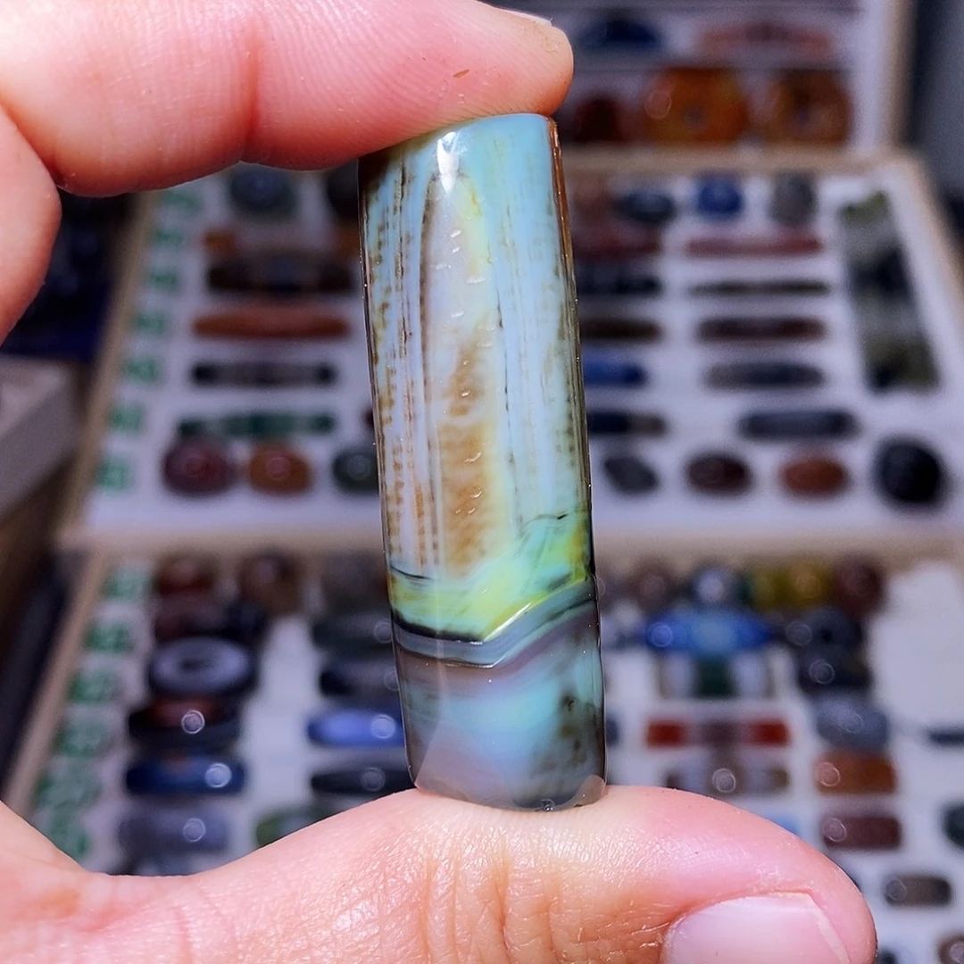 琥珀未镶嵌吊坠……