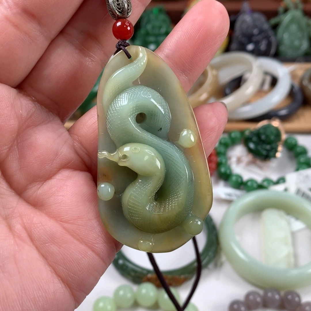 岫玉颈饰未镶嵌吊坠