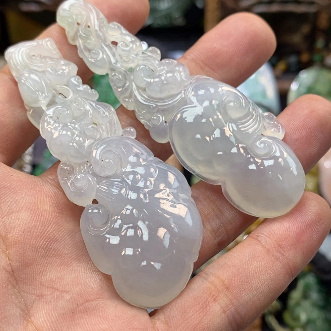 翡翠未镶嵌颈饰如意