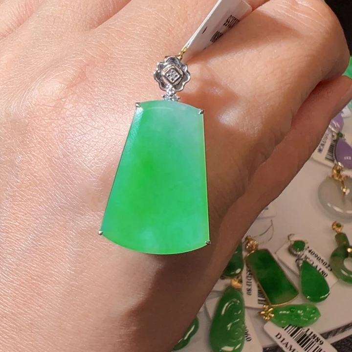 翡翠挂件18K金镶嵌