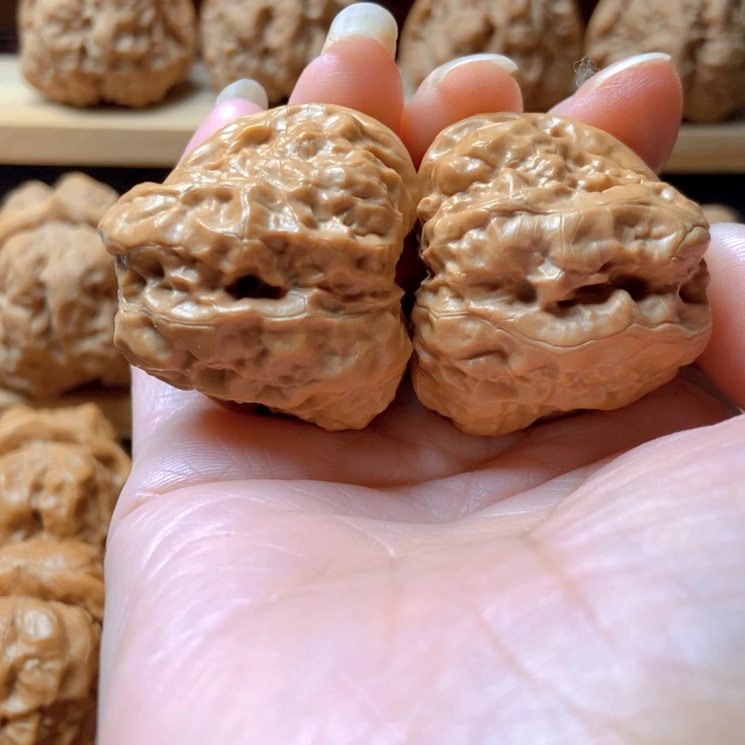 勇***惧文玩核桃吊坠蛤蟆头