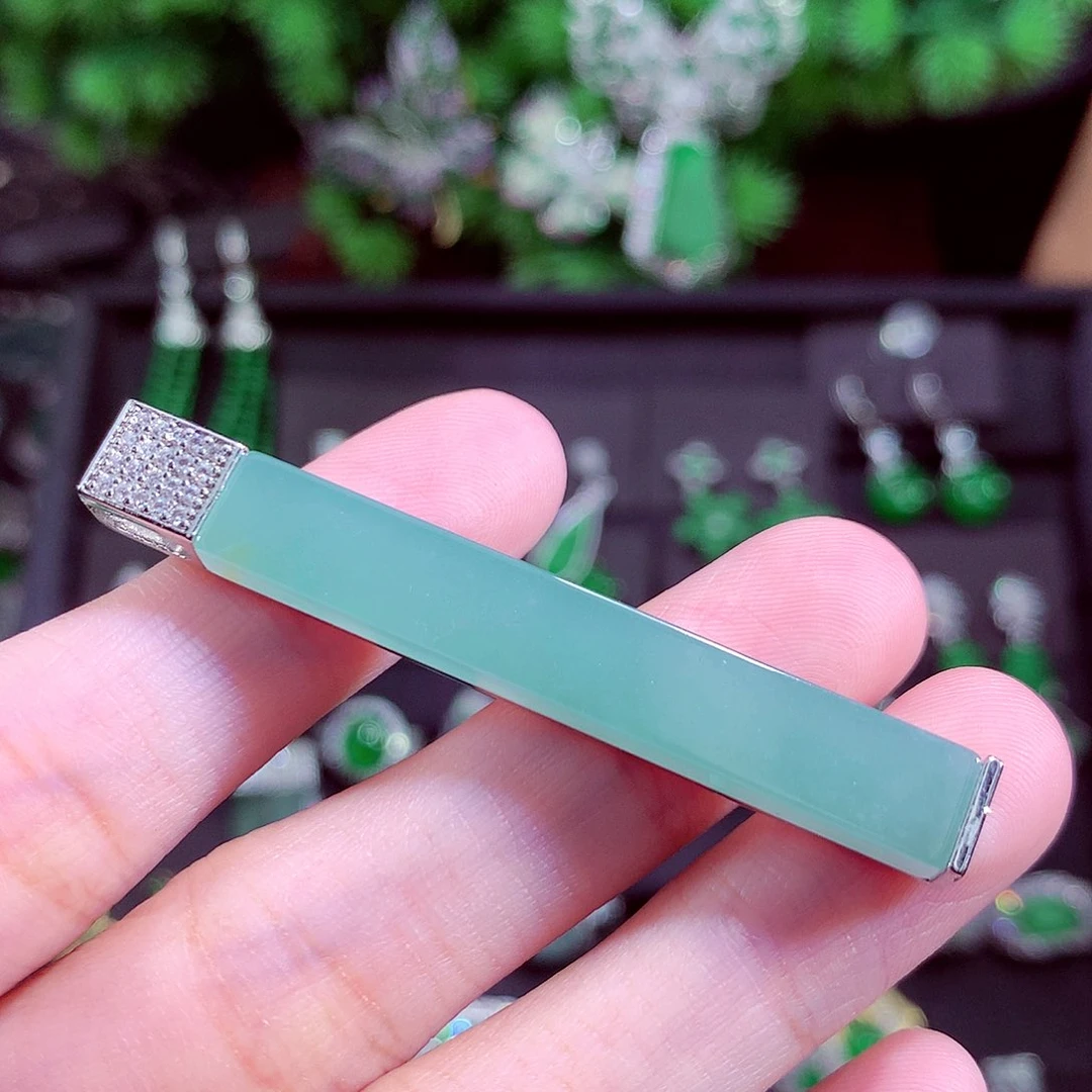 颈饰未镶嵌翡翠天然