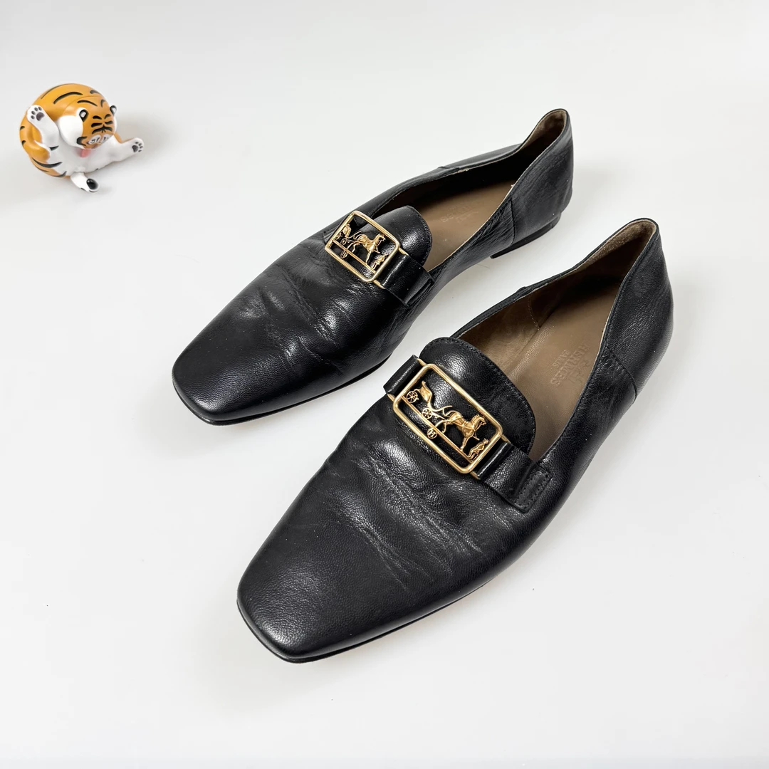 95新 Hermes/爱马仕 36码Hermes 爱马仕黑色马车扣平底皮鞋