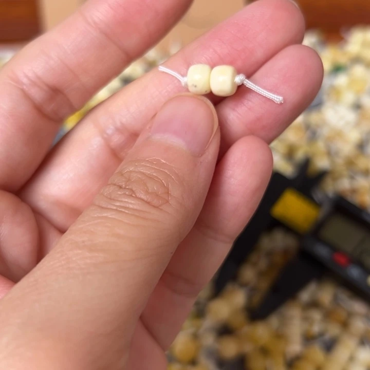 蜜蜡未镶嵌裸石5.9mm