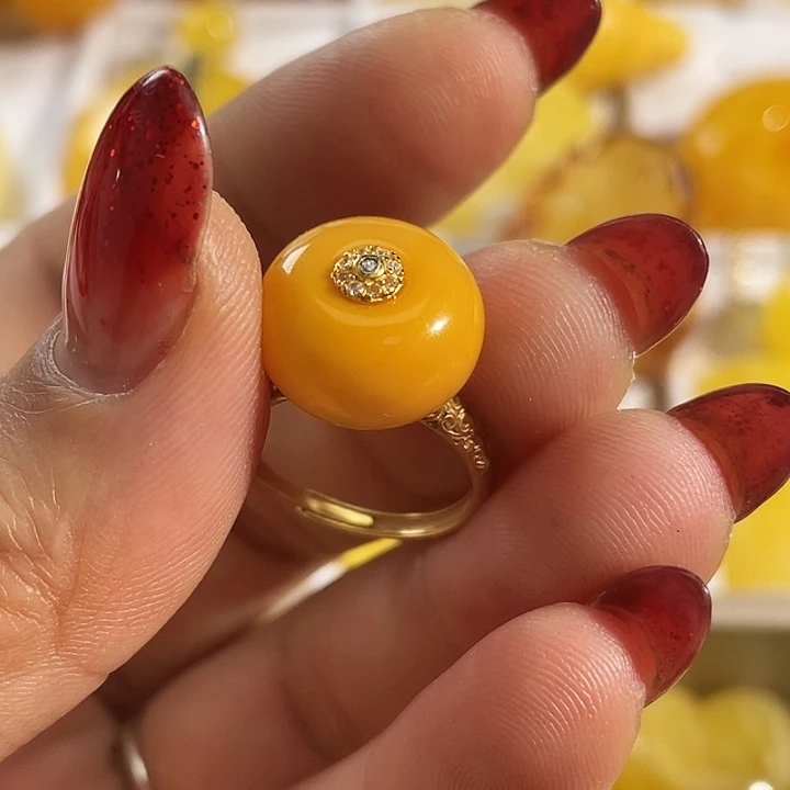 蜜蜡未镶嵌珠宝奇石