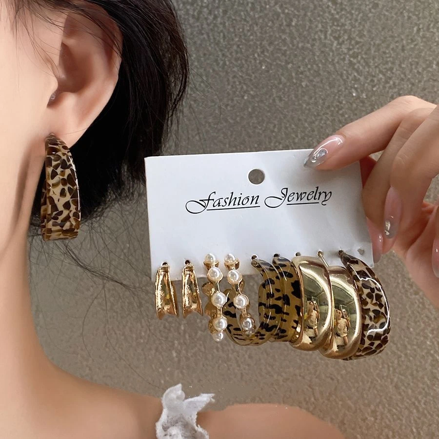 美拉德咖色豹纹C形耳环复古风耳圈2025新款爆款耳钉耳饰女高级感