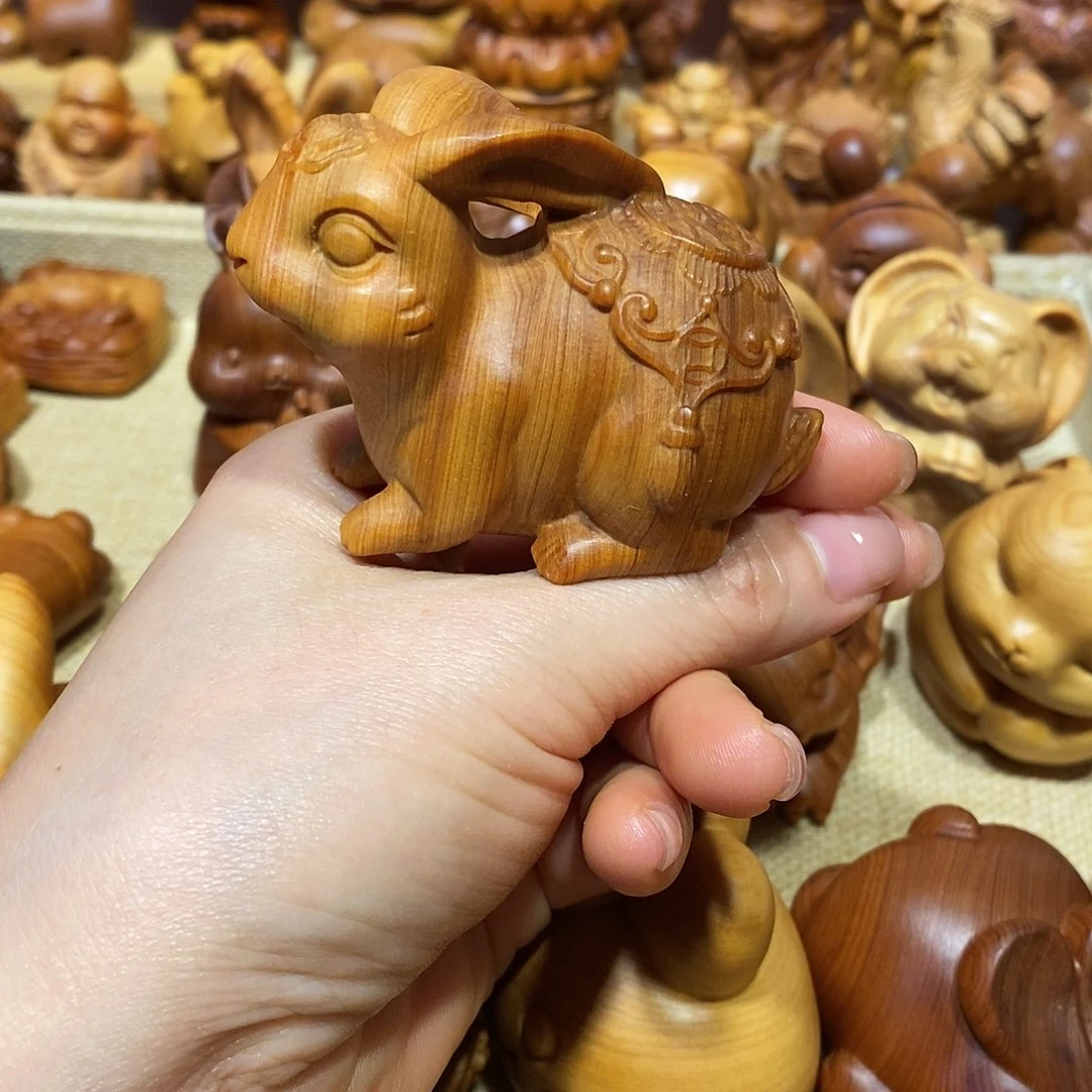 柏木（崖柏）心*界崖柏手把件，福兔