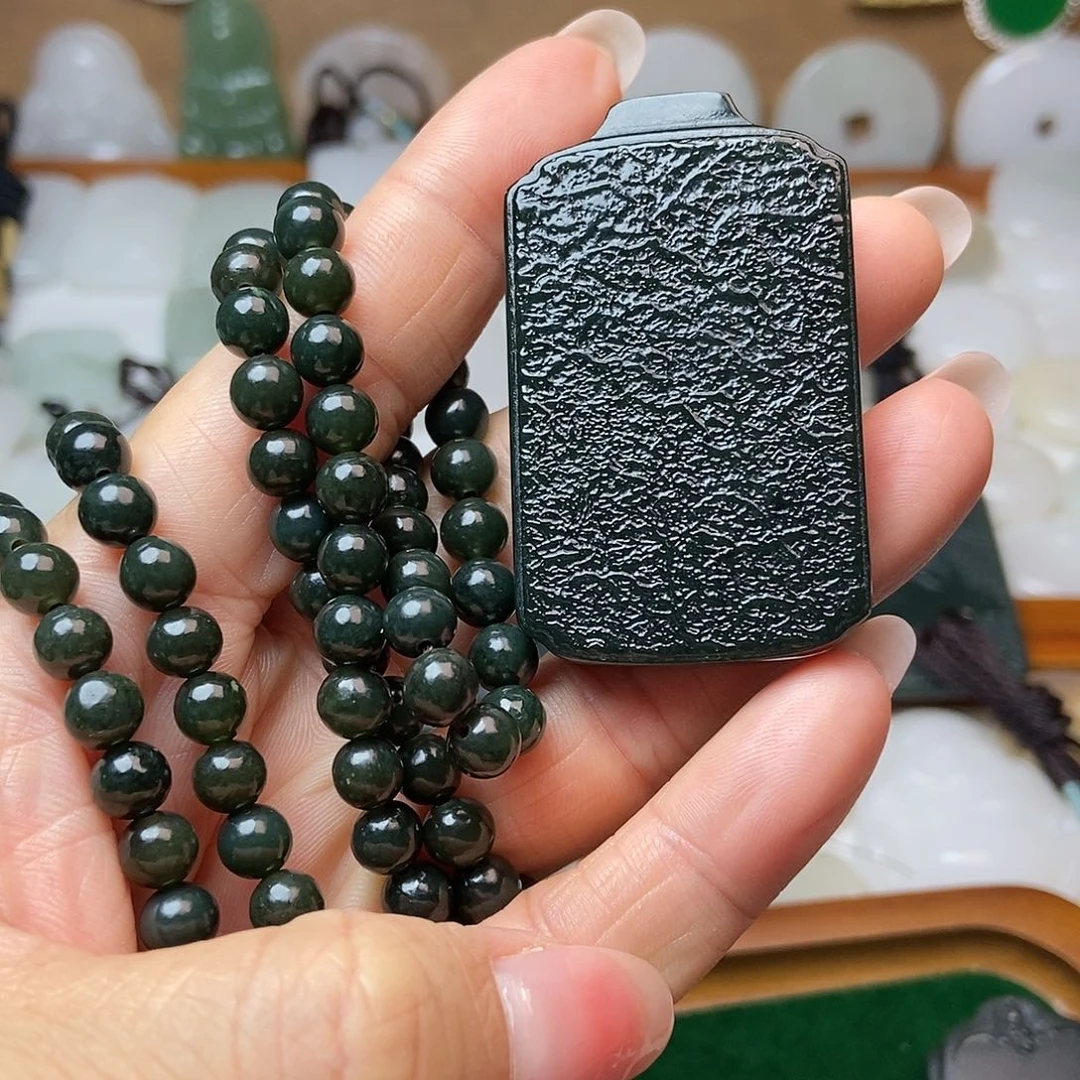 和田玉未镶嵌颈饰