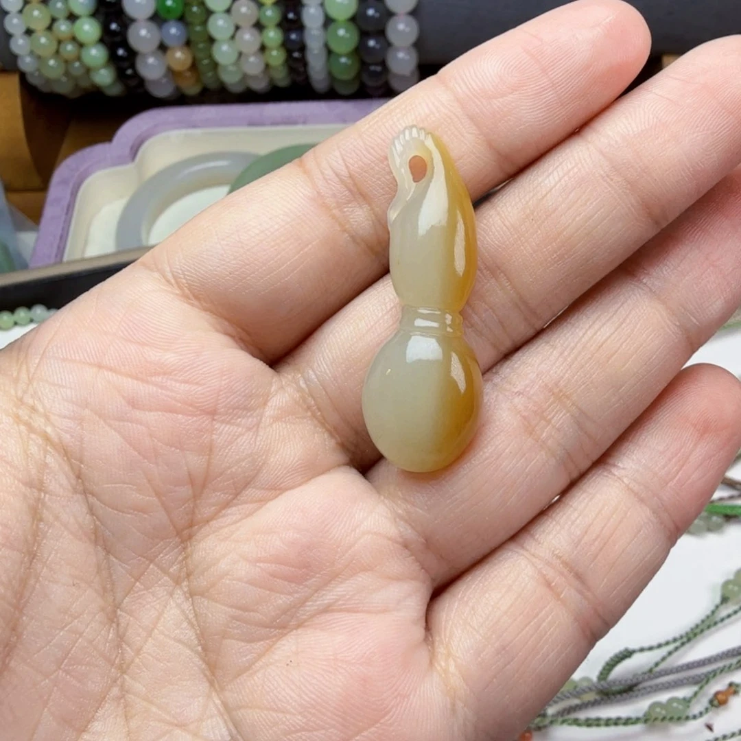 小***a和田玉（糖玉）未镶嵌颈饰