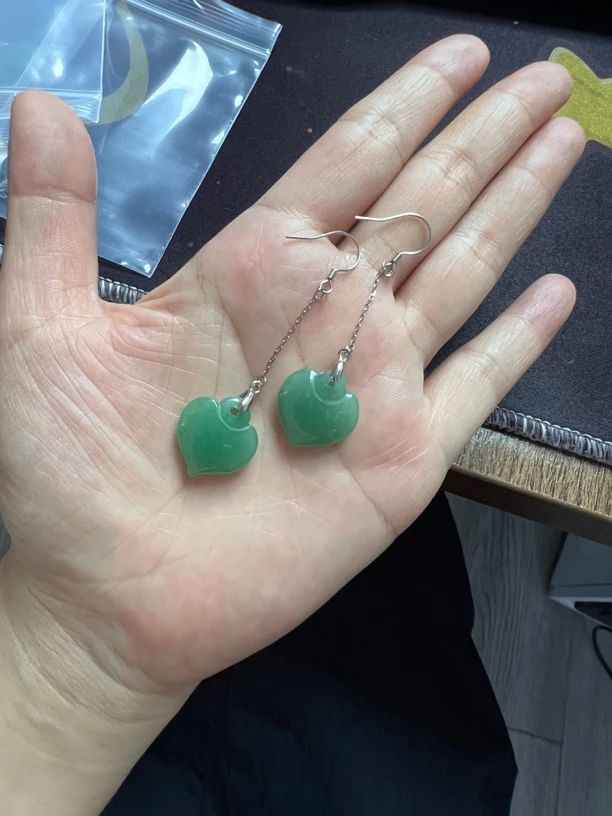 1094密玉绿爱心耳坠