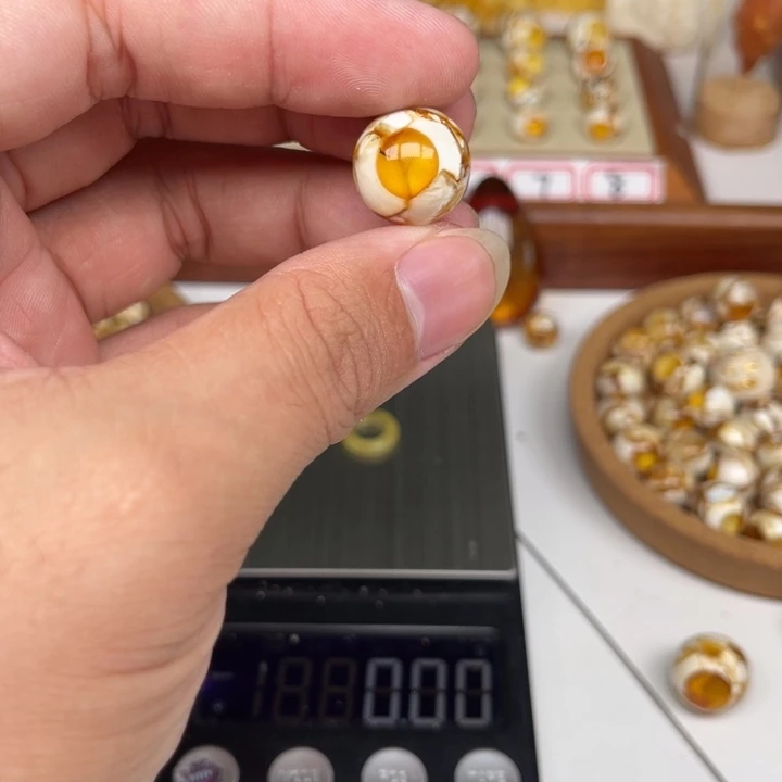 琥珀裸石未镶嵌半*。70号