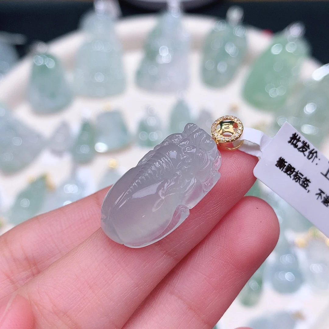 颈饰18K金镶嵌翡翠