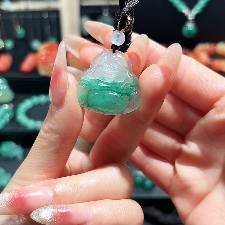 石英质玉（非洲翠）未镶嵌颈饰