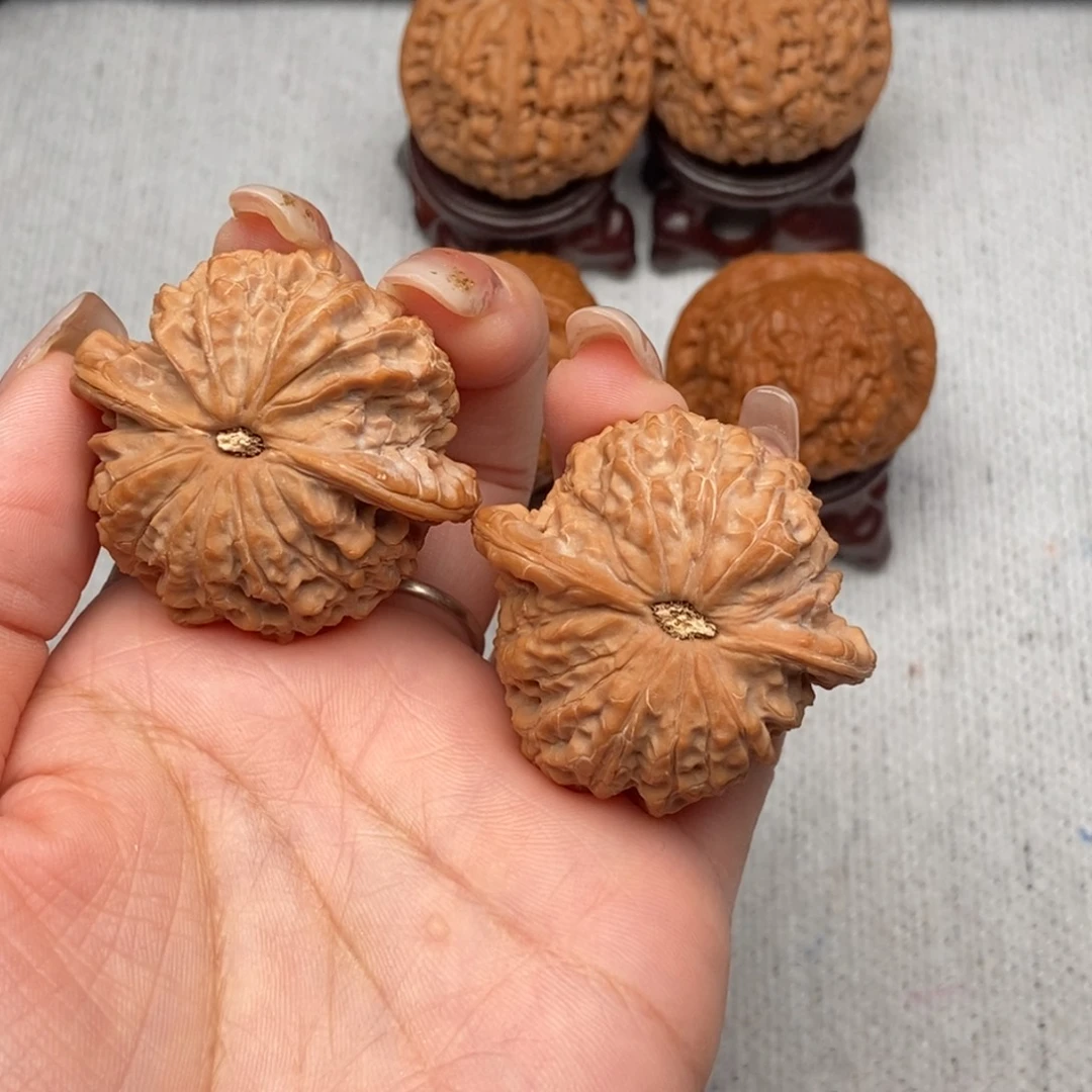 宝***哥文玩核桃吊坠血麒麟