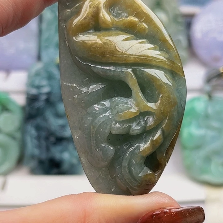 翡翠未镶嵌颈饰挂件