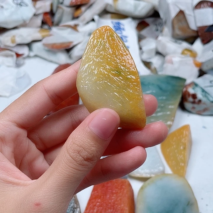 用***5翡翠未镶嵌颈饰翡翠