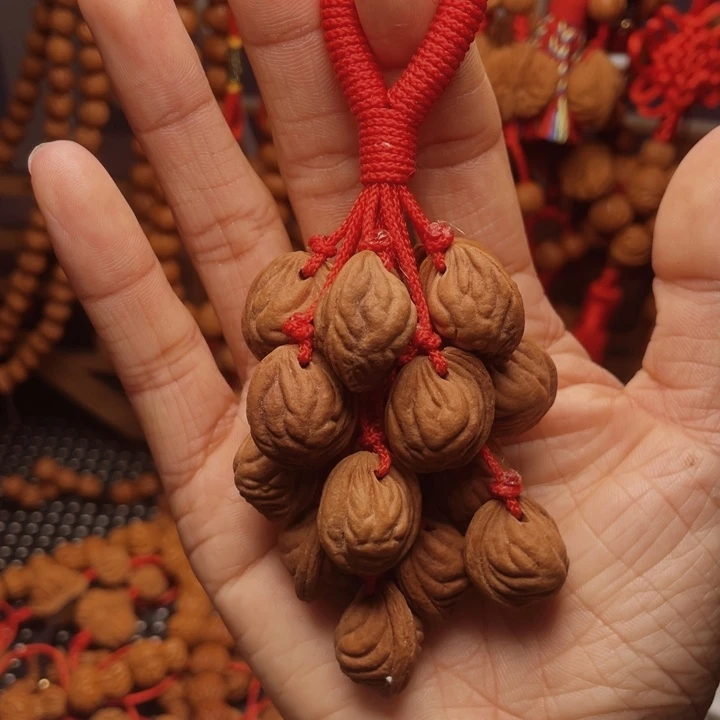 木质类龙纹桃枭挂件