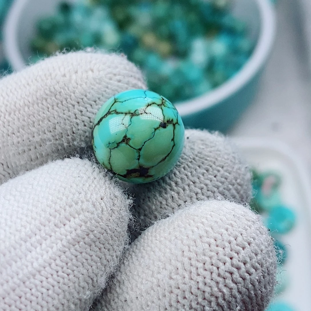 L***v绿松石未镶嵌珠宝奇石