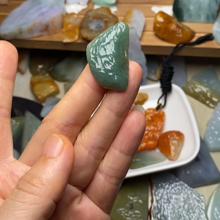 颈饰未镶嵌翡翠天然