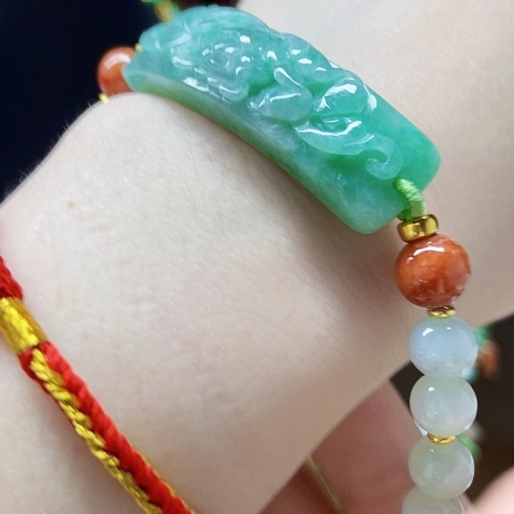 翡翠未镶嵌颈饰手牌