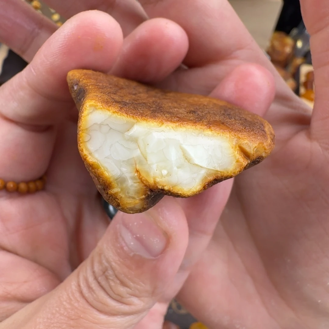 定制琥珀未镶嵌28.9克