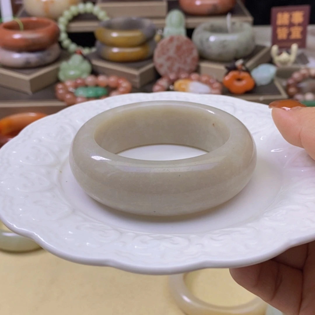 【闪购商品】未镶嵌手镯石英岩玉