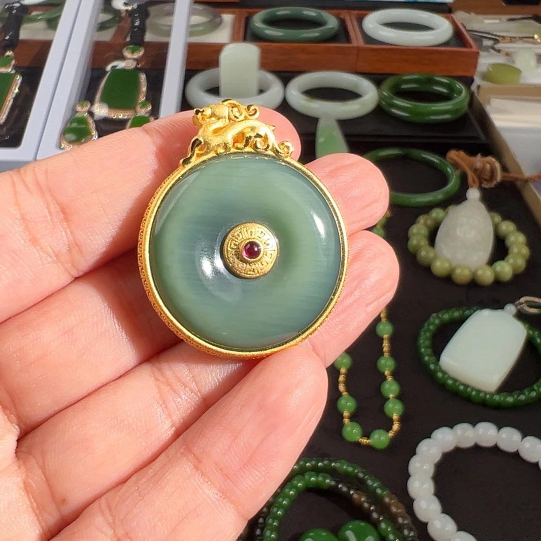 和田玉（碧玉）银S925镶嵌颈饰瓷蓝猫眼扣子吊坠