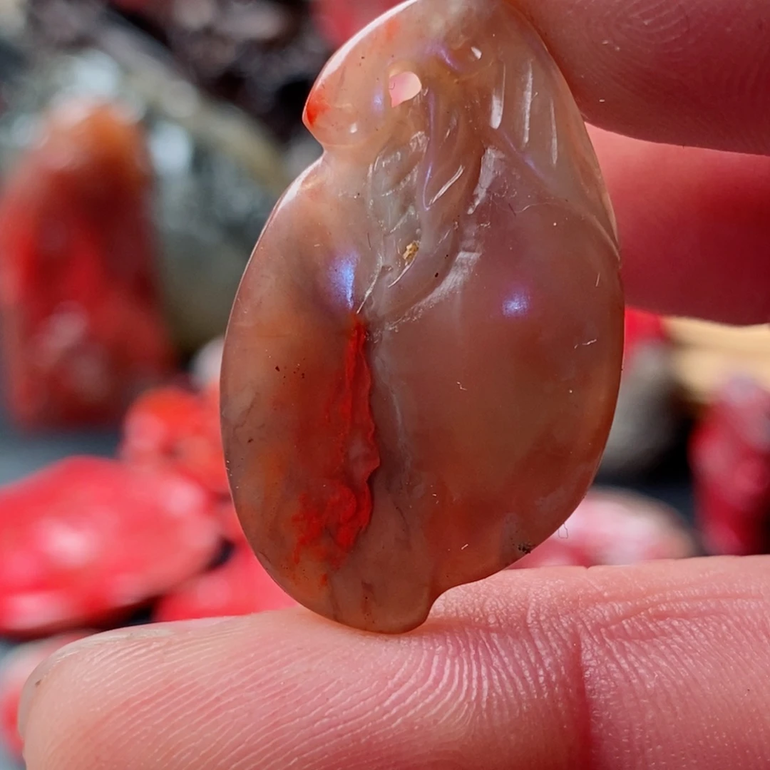 昌化鸡血石昌化鸡血石挂件。小挂件