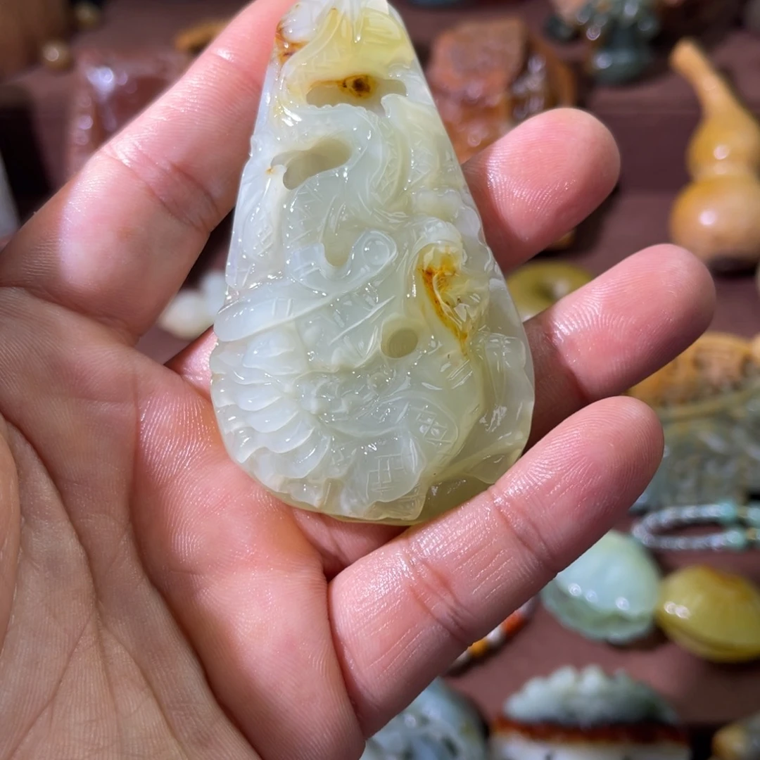 蛇纹石玉未镶嵌颈饰