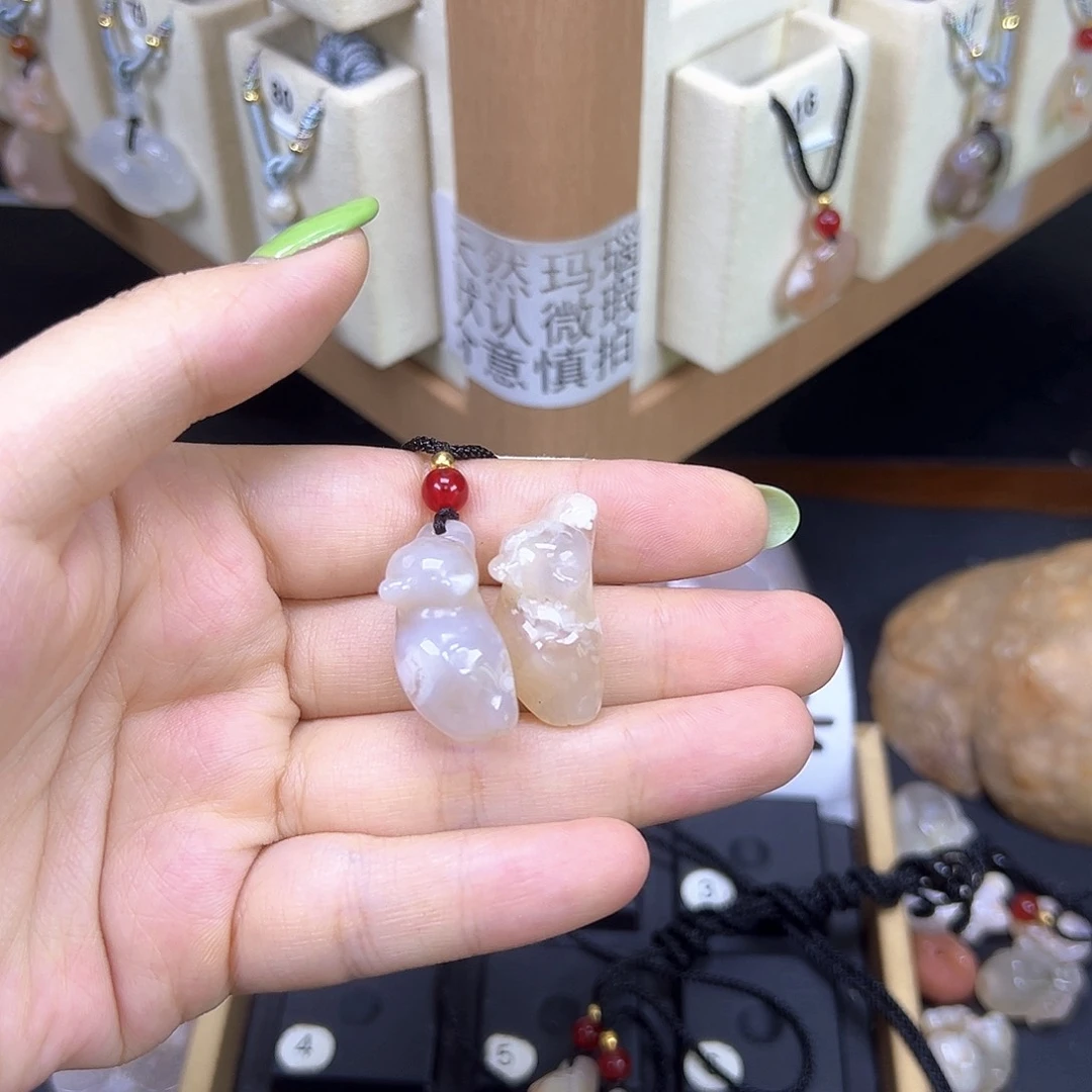 ❥****颈饰未镶嵌石英质玉