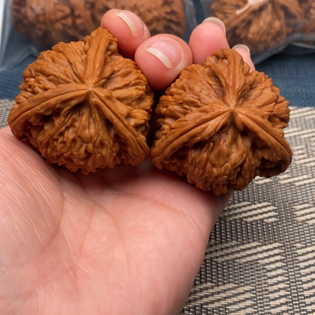 用***水吊坠文玩核桃三棱