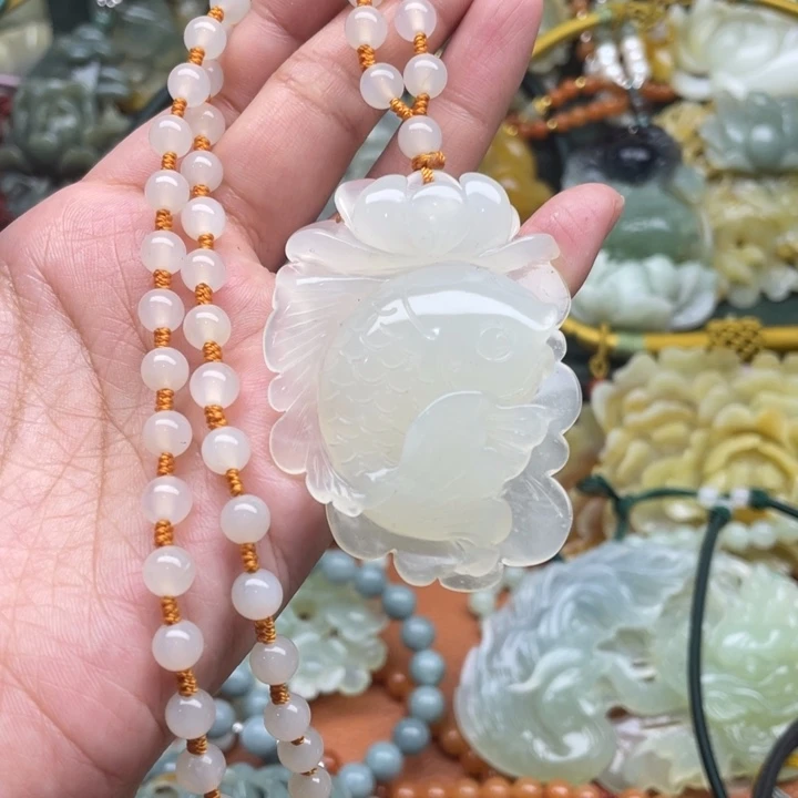 蛇纹石玉吊坠合金